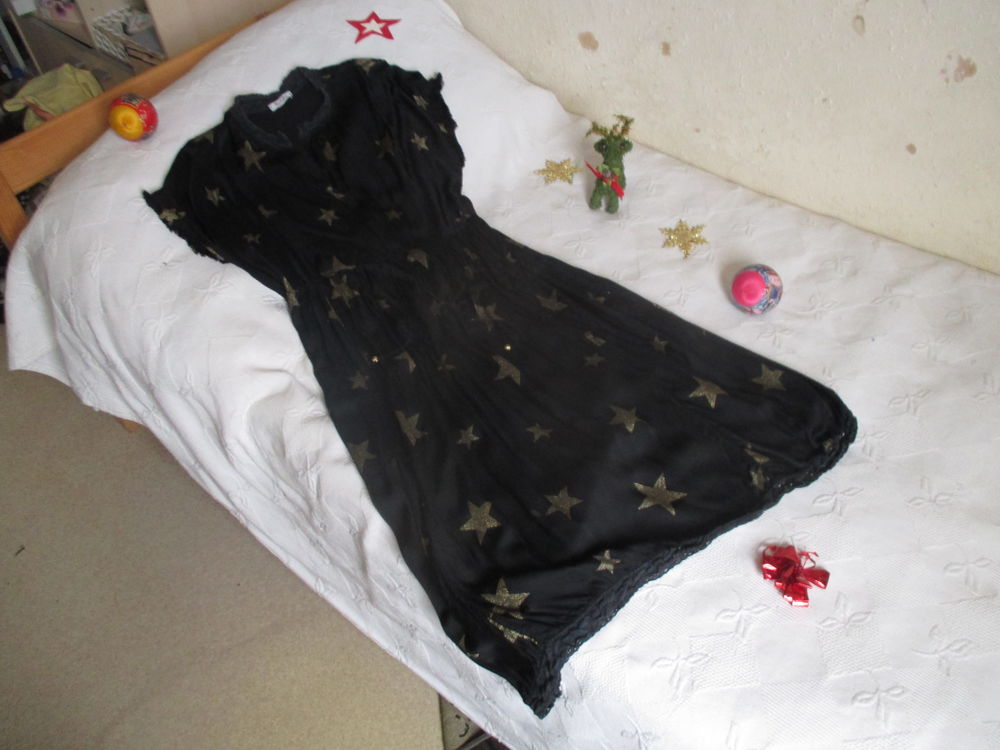robe aux &eacute;toiles V�tements