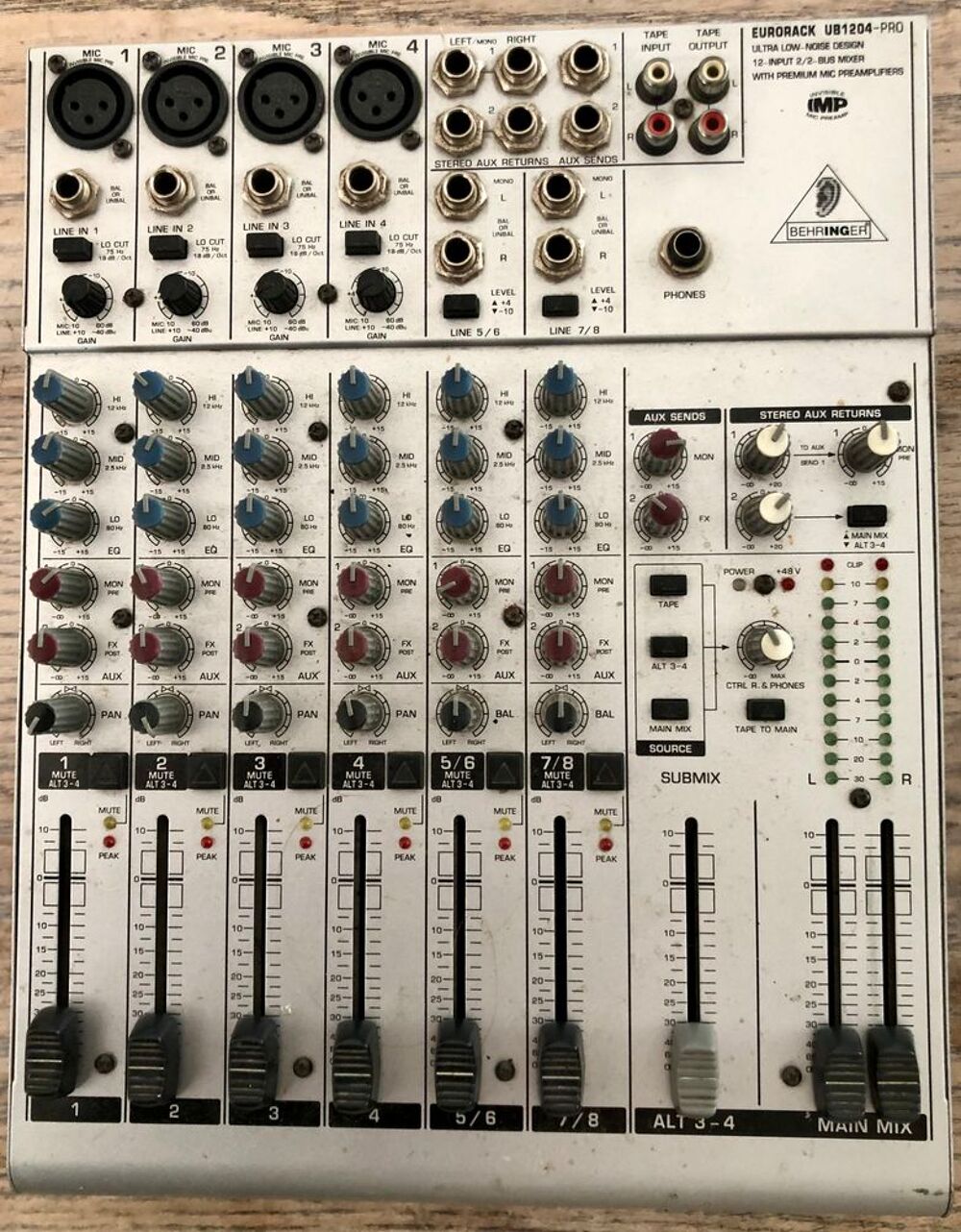 table de mixage Behringer Eurorack UB1204-Pro Instruments de musique