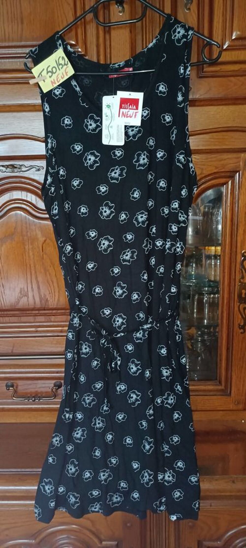 LOT DE V&Ecirc;TEMENTS F&Eacute;MININ POUR LA REVENTE Vêtements
