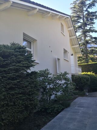  Villa  louer 8 pices 180 m Saint-ismier