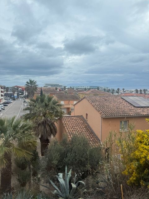 LOUE BUREAU / LOCAL AU RDC LIBRE 300 66140 Canet-en-roussillon