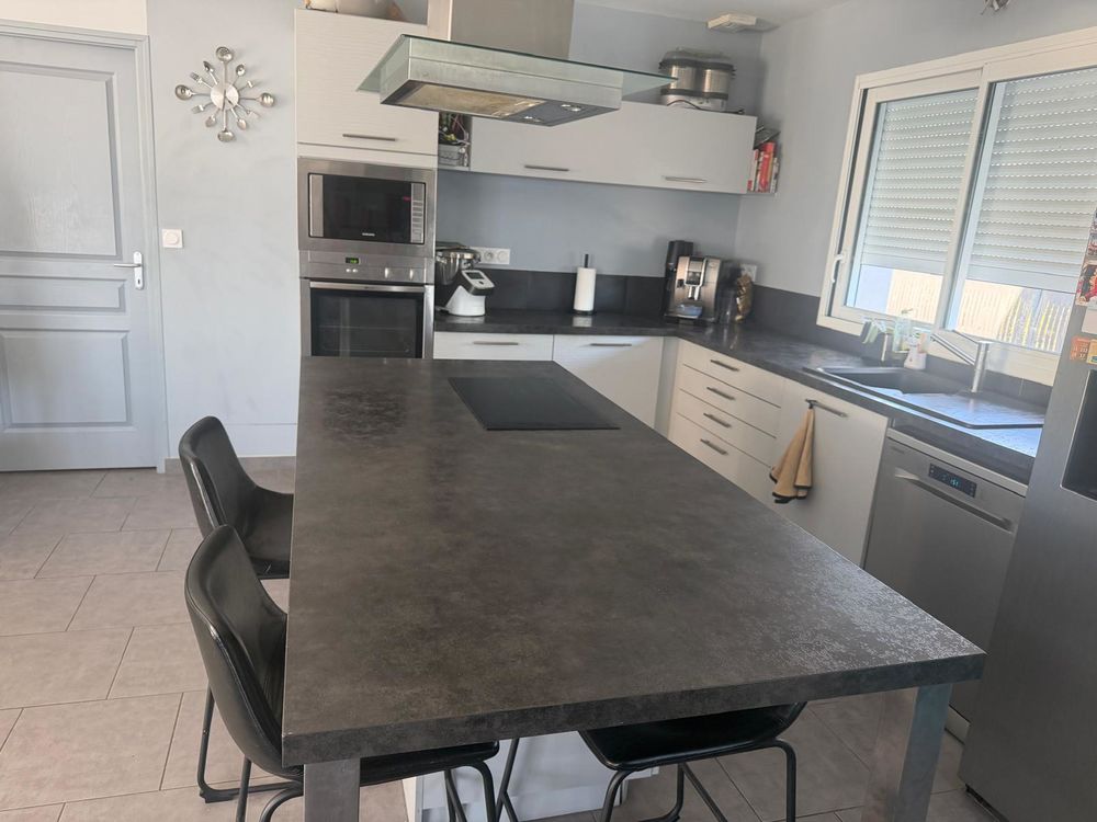 Cuisine SCHMIDT avec plaque de cuisson, hotte, Lave-vais. Meubles