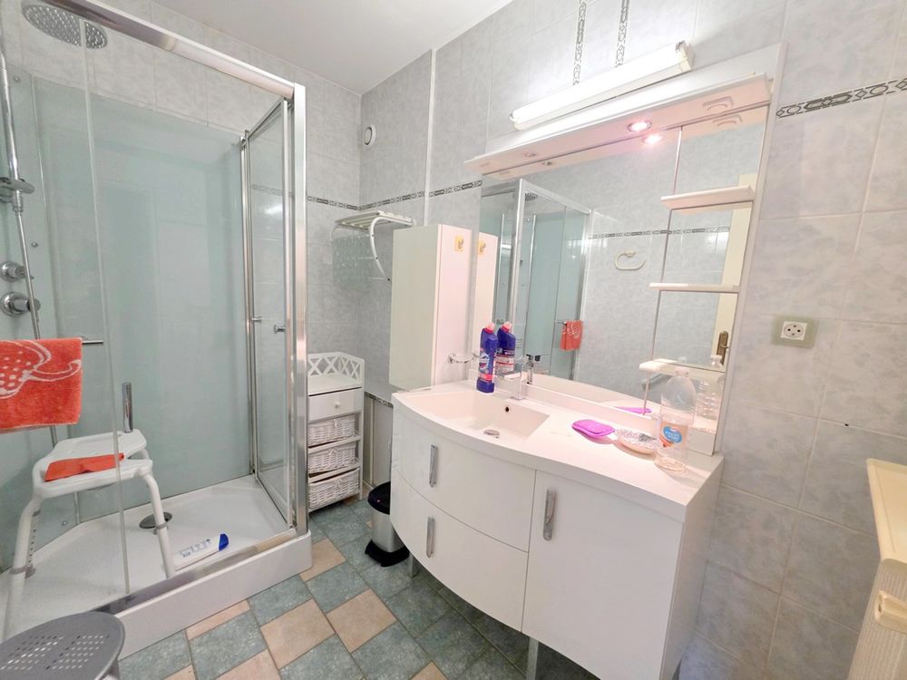 Vente Appartement Appartement de type F4 d'une surface de 89,69 m², 3 chambres, balcon, garage, cave, au calme, isolation de l'immeuble par l'extérieur, quartier calme et sécurisé. Vandœuvre-lès-nancy