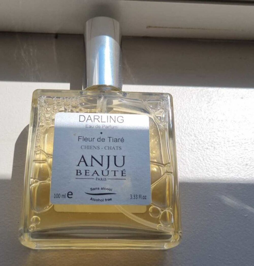 Eau de parfum. chien. chats . Senteur Tiar&eacute; Bijoux et montres