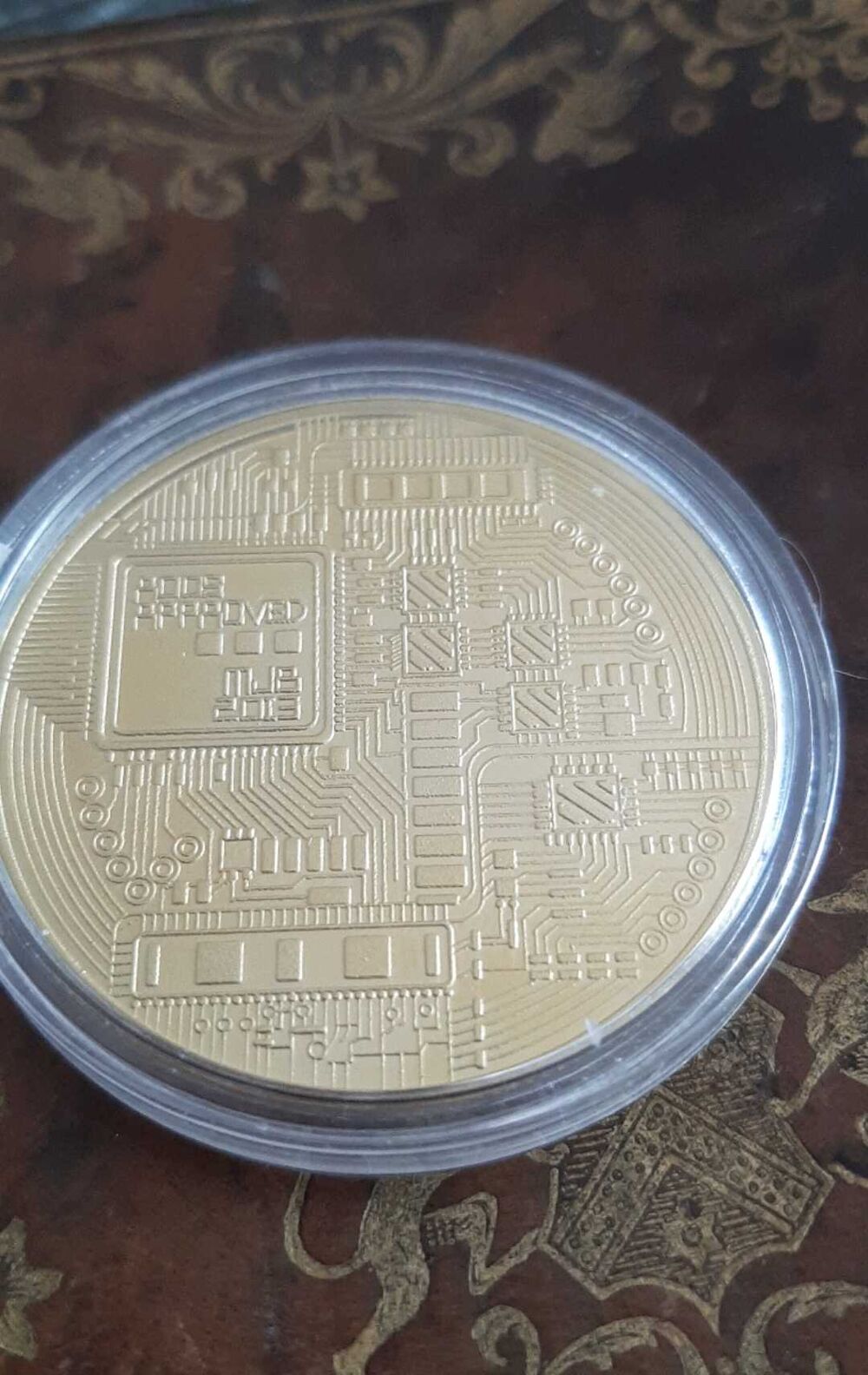 pieces de monnaie avec le signe bitcoin neuve dans sa bo&icirc;te 