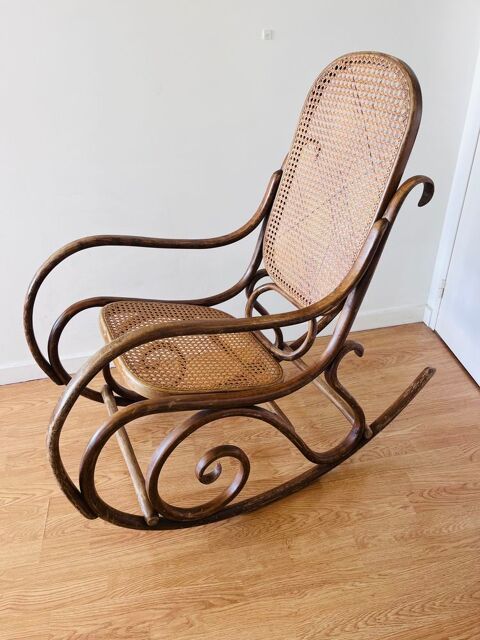 Rocking-chair Thonet bentwood ancien, cannage refait Malakoff (92)