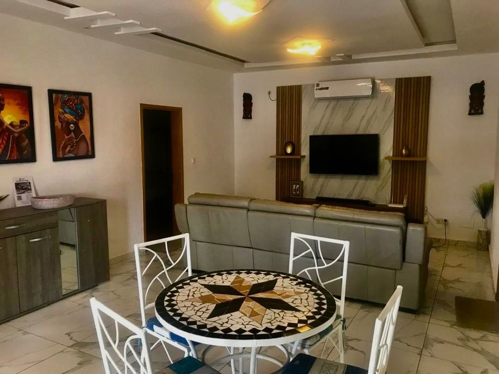 Vente Villa Maison 5 chambres en R+1 située à Warang Socé avec piscine Warang, sénégal (Senegal)