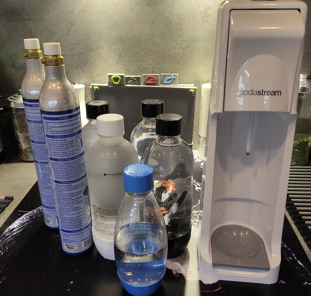 Sodastream + 5 bouteilles + 2 cartouche de gaz Electroménager