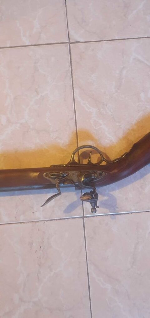 trs belle rplique inoffensive d'un fusil   silex 75 Reyrieux (01)