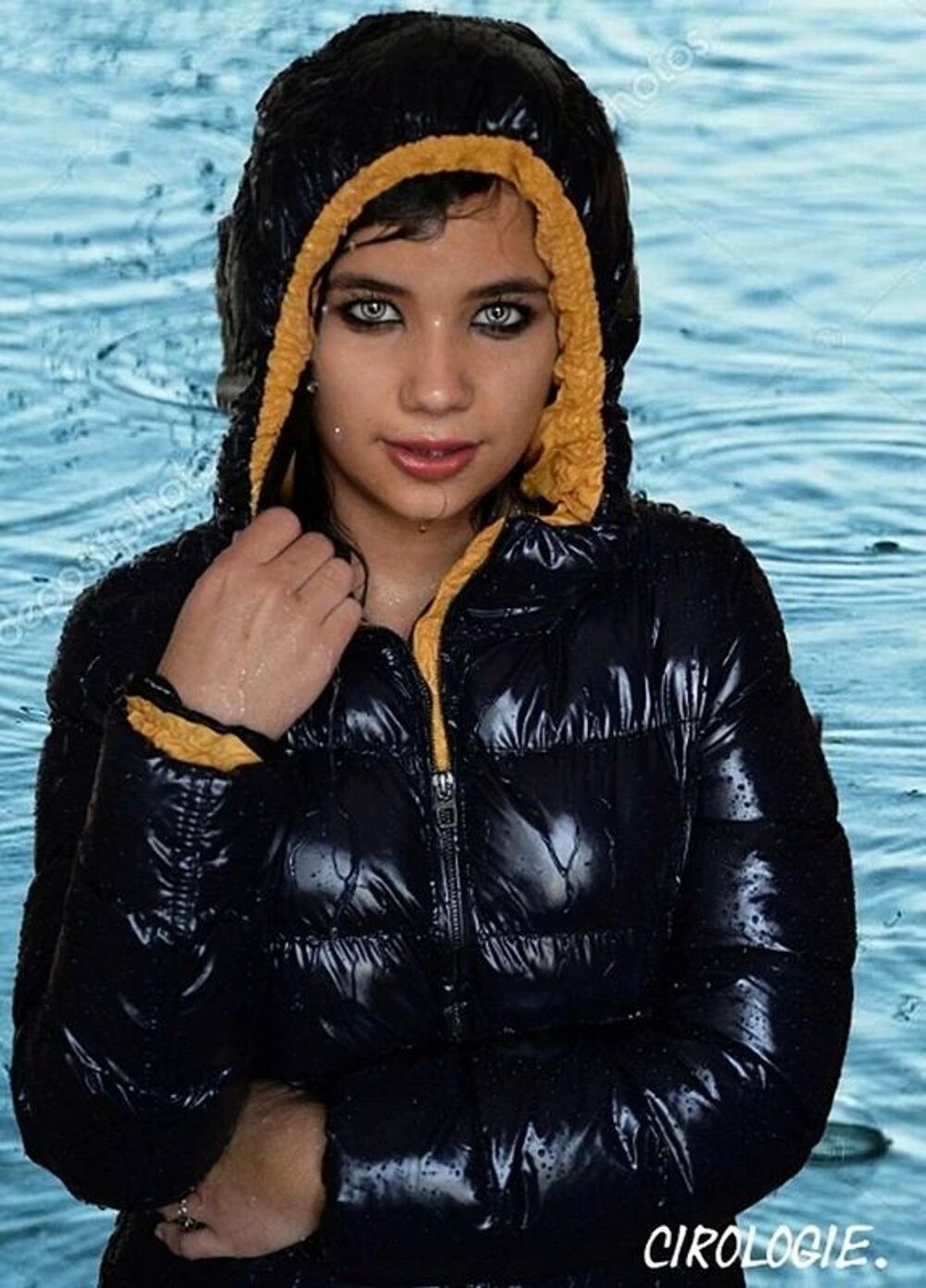 Doudoune brillante bleue fonc&eacute;e d&eacute;perlante - Femme Ado Vêtements