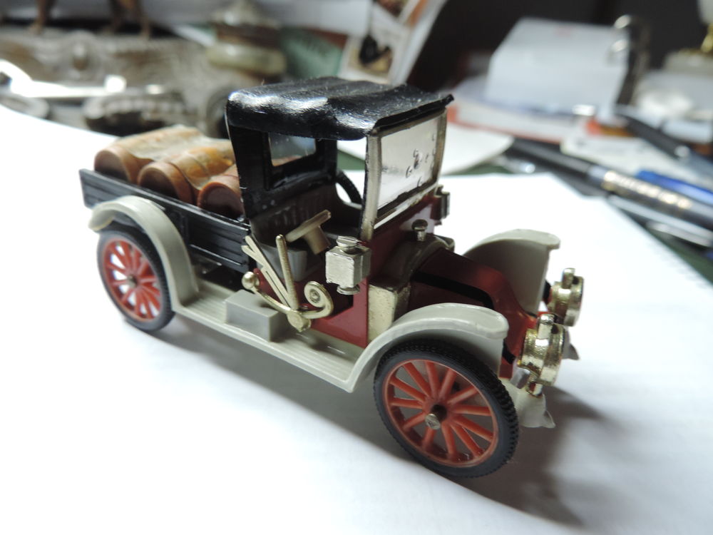MINIALUXE - RENAULT FOURGONNETTE - 1920. - 1/43 &egrave;me. 