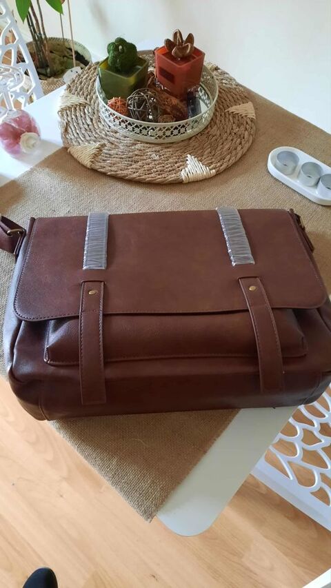 Sac ordinateur tout neuf avec tiquette SIMILI CUIR 35 Saint-Cyr-l'cole (78)