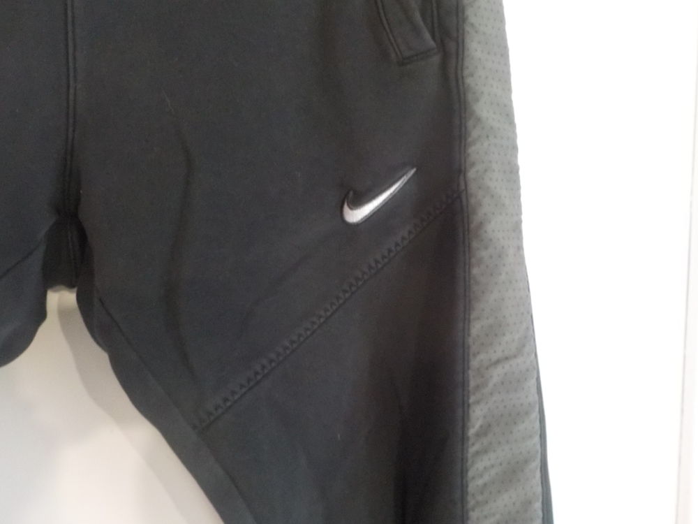 PANTALON JOGGING NOIR NIKE TAILLE M Vêtements