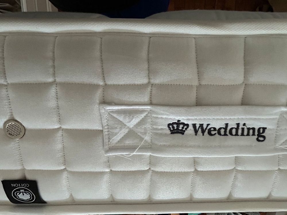 Matelas Wedding Diplomat COMME NEUF
Meubles