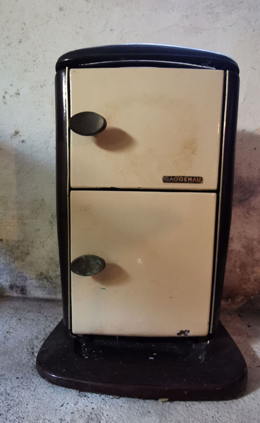 Ancien petit po&ecirc;le &agrave; charbon Gaggenau en fonte Décoration