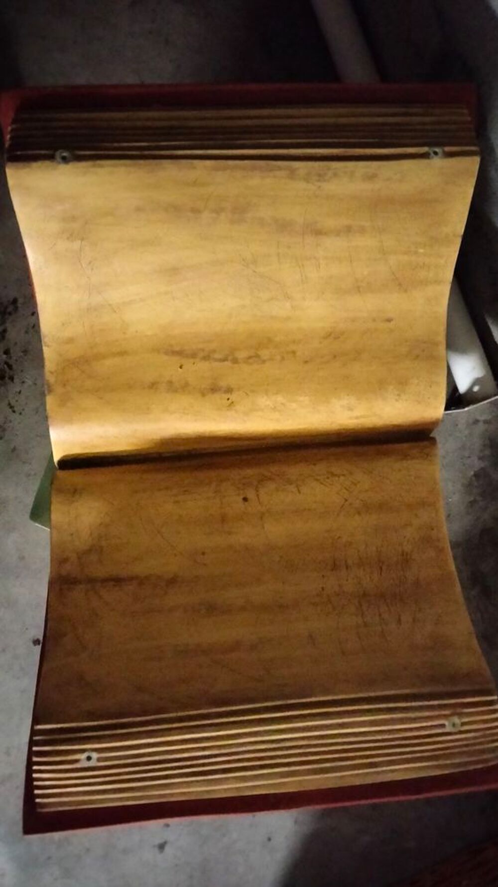 Table basse livre sign&eacute;e Conte Meubles
