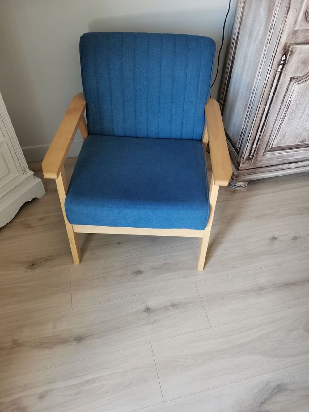 table de salon, tapis, et fauteuil Décoration