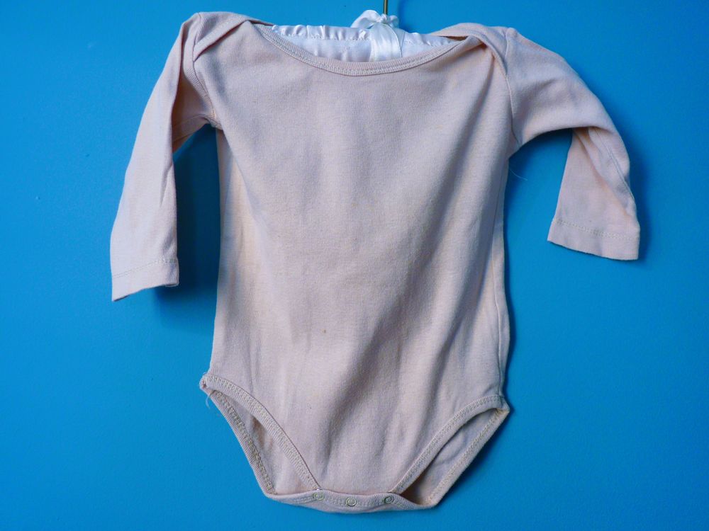 Lot 2 body b&eacute;b&eacute; gar&ccedil;on 12 mois absorba blanc ourson beige TB Puériculture
