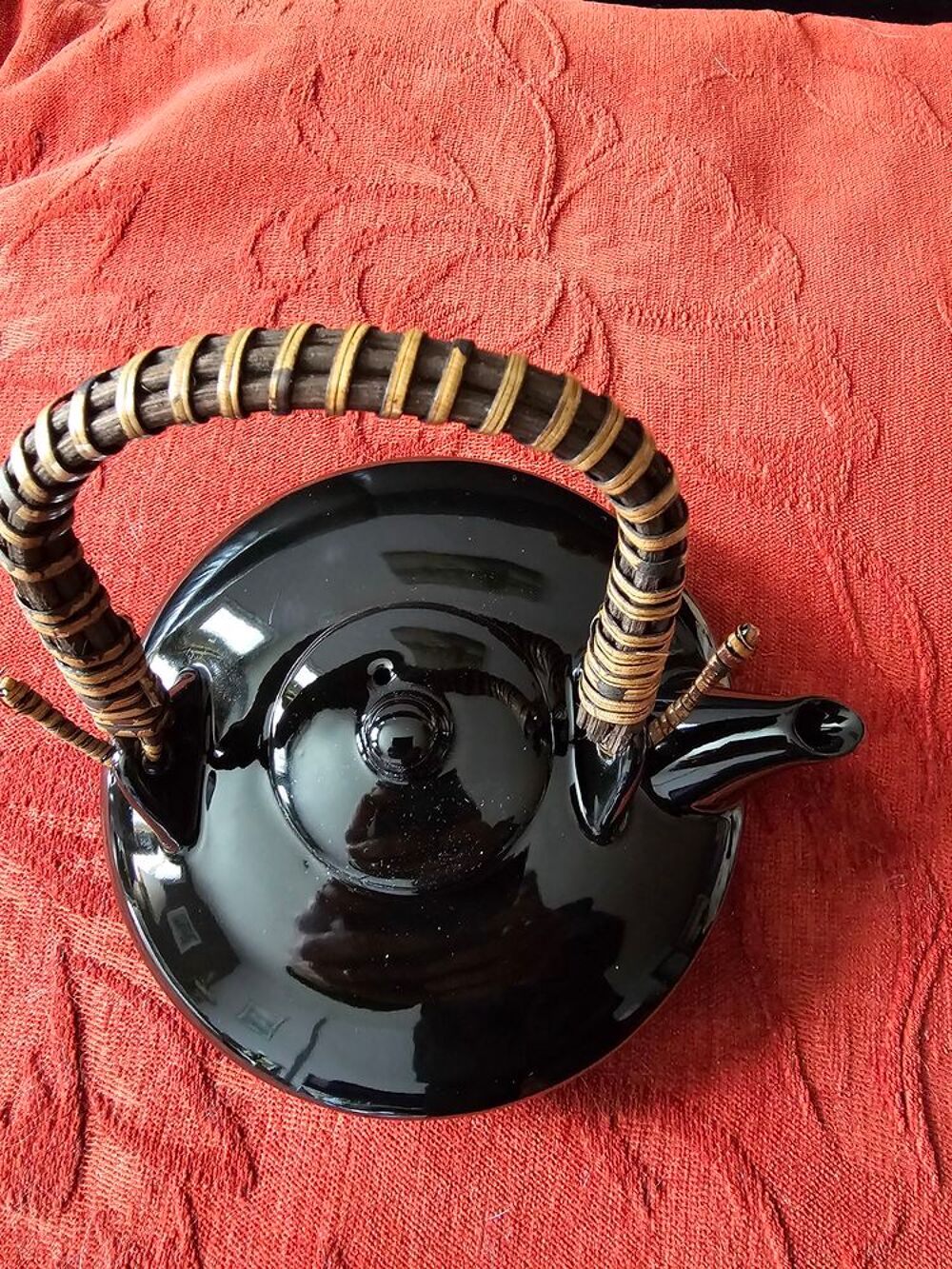 Th&eacute;i&egrave;re japonaise achet&eacute;e &agrave; Osaka - c&eacute;ramique noire &eacute;maill&eacute;e Cuisine