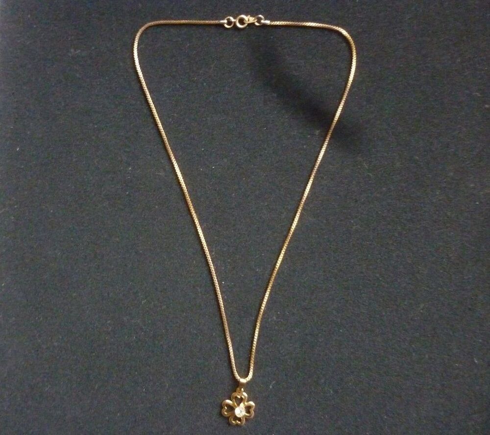 BIJOUX fantaisie collection DAMART : Lot de 3 colliers dor&eacute;s Bijoux et montres