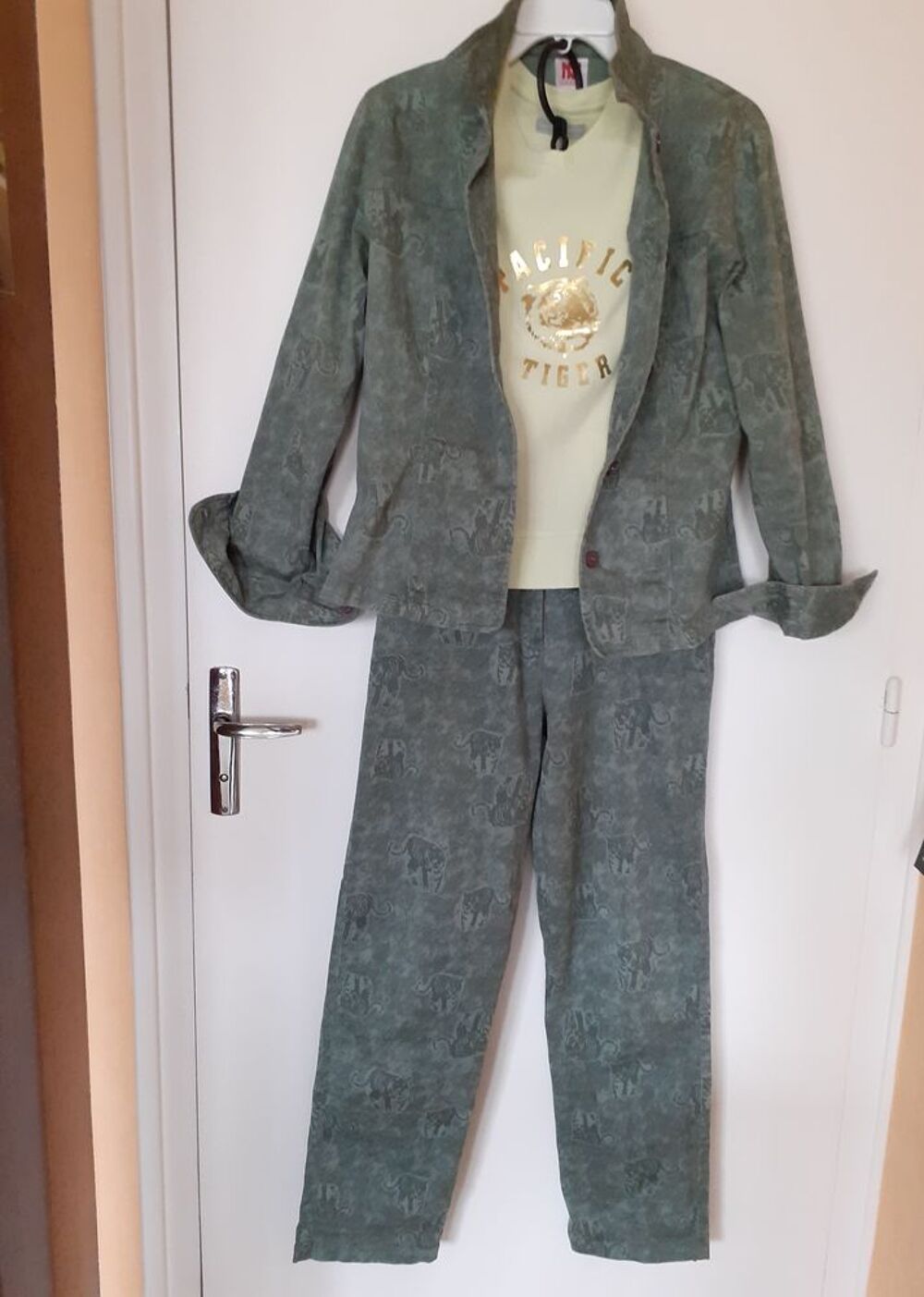 Ensemble Veste &amp; Pantalon Motifs Tigres. Vêtements