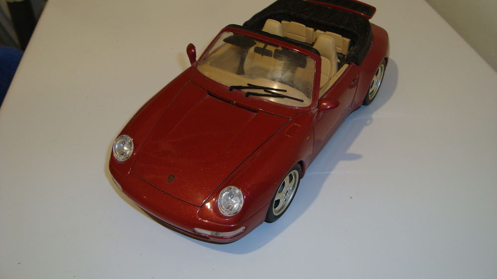 Porsche 911 Cabriolet au 1/18 &egrave; Collection Burago 