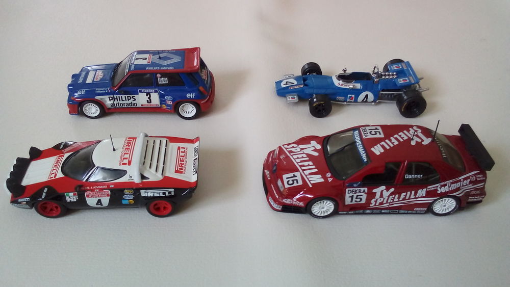 un lot de 16 miniatures au 1/43 en tr&egrave;s bon &eacute;tat . 