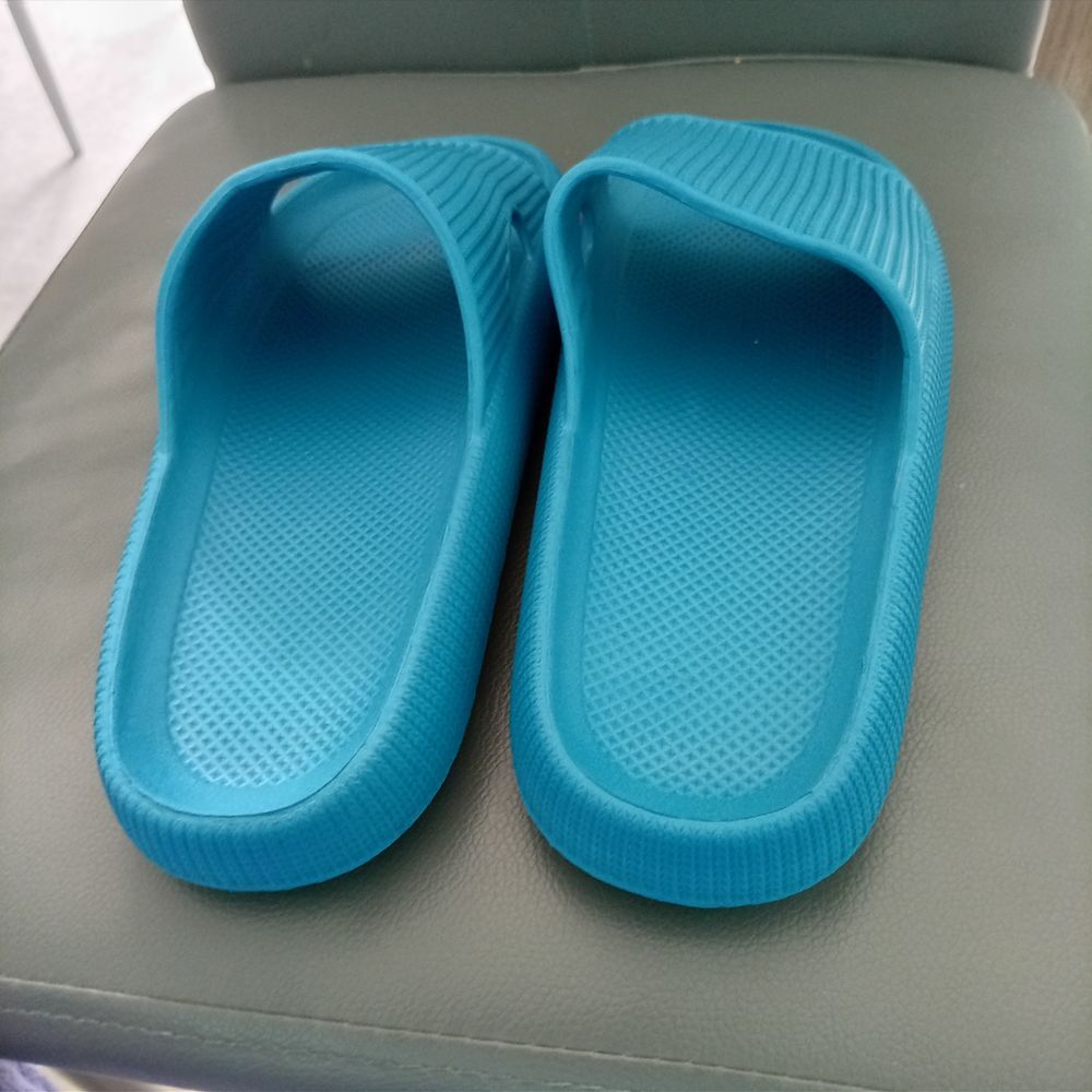 Claquettes femme de plage Chaussures