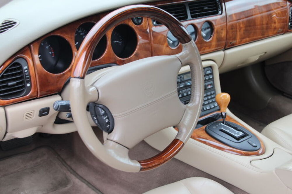 XK8 4.2i V8 2003 occasion 59310 Auchy-lez-Orchies