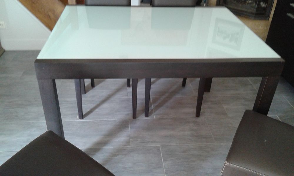 Table rectangulaire dessus verre. Ch&ecirc;ne Weng&eacute;. Meubles