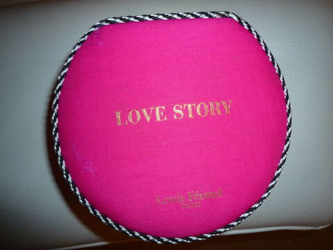 louis feraud love story dans sa boite 30 Agde (34)