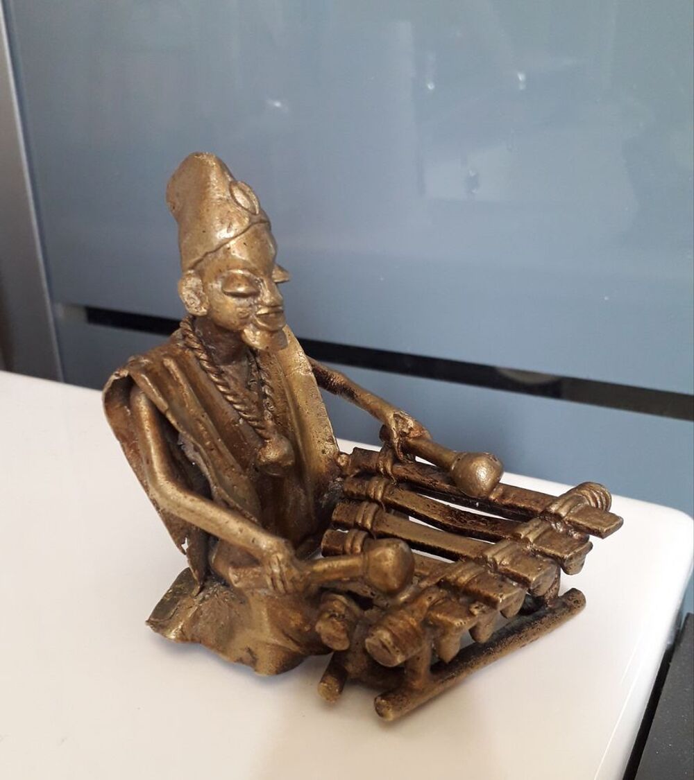 Vintage statuette Africaine en bronze : musicien Décoration