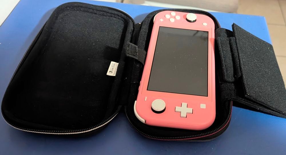Nitendo Switch Light Avec &eacute;tui Consoles et jeux vidos