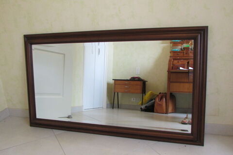 
Grand miroir rectangulaire biseauté , cadre bois
125 Montfa (81)