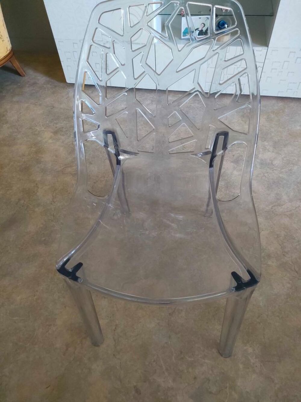 4 chaises Styl&eacute;es D�coration