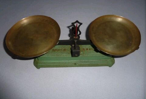 BALANCE Type ''Roberval'' avec 7 Poids de Pesée. 79 Craponne (69)