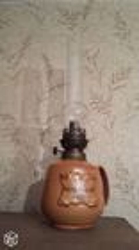 Lampe � p�trole en gr�s
20 M�rignies (59)