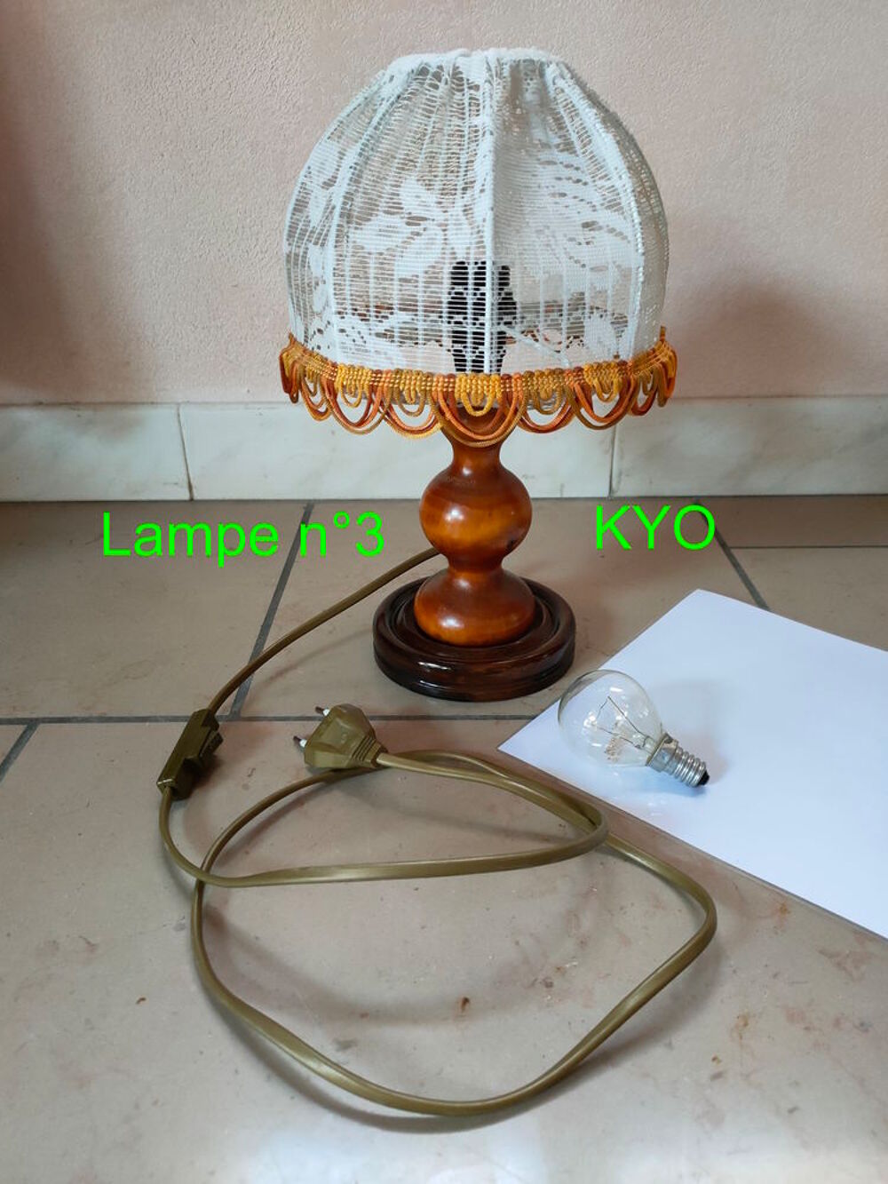 Lampe chevet-nuit bois &agrave; poser, abat-jour rond blanc tissu Décoration