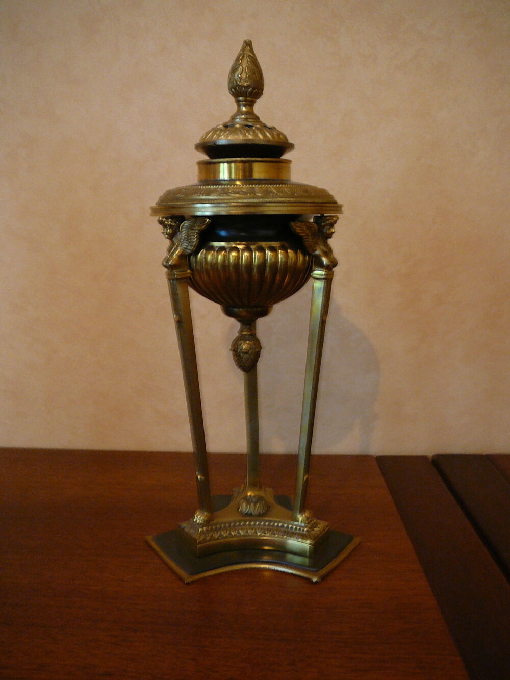 Ath&eacute;nienne en bronze 