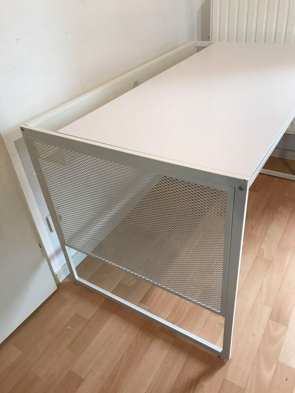 Bureau bois et m&eacute;tal blanc 120 x 71,5cm Meubles