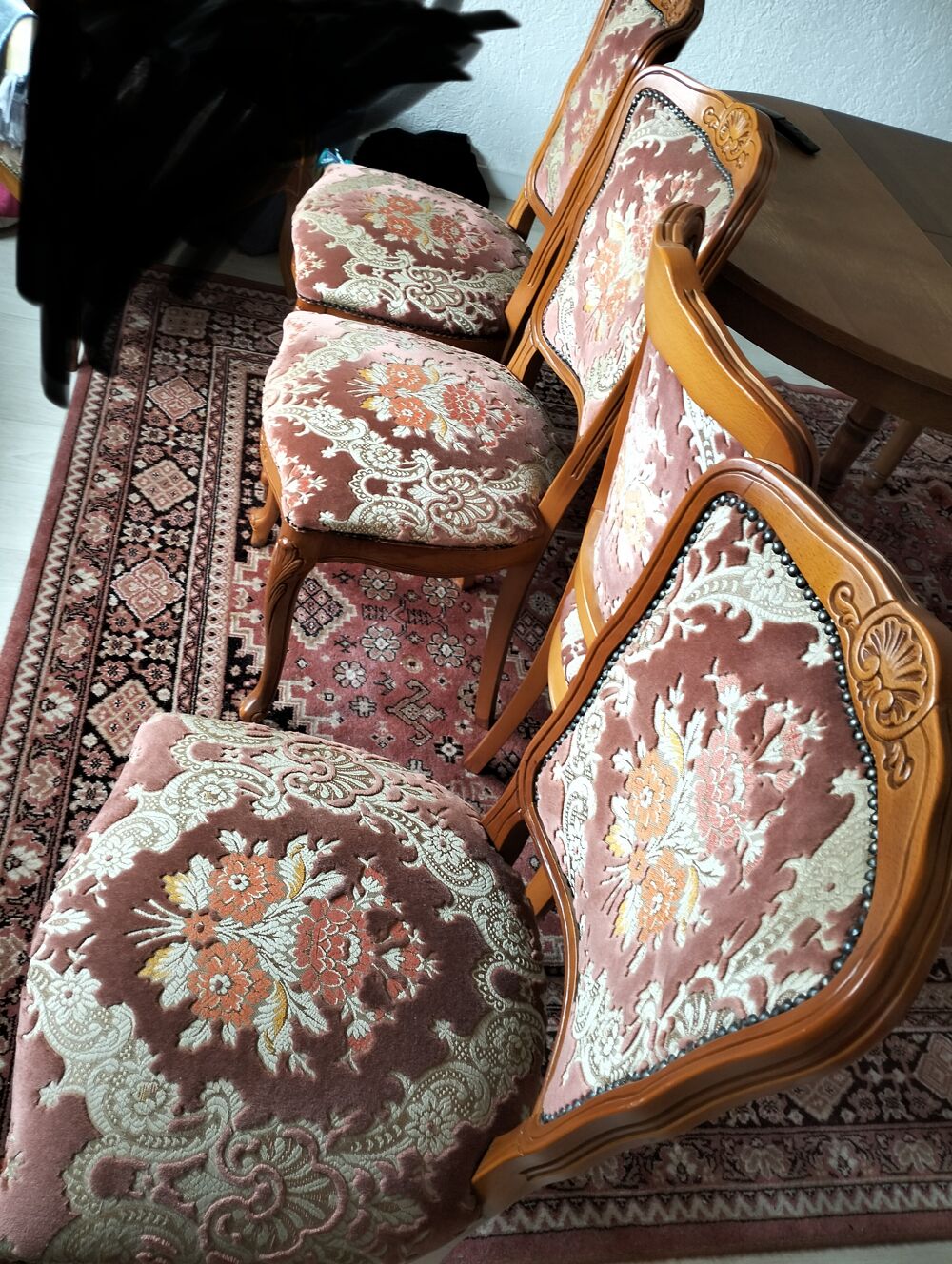 Quatre chaises bon &eacute;tat Meubles