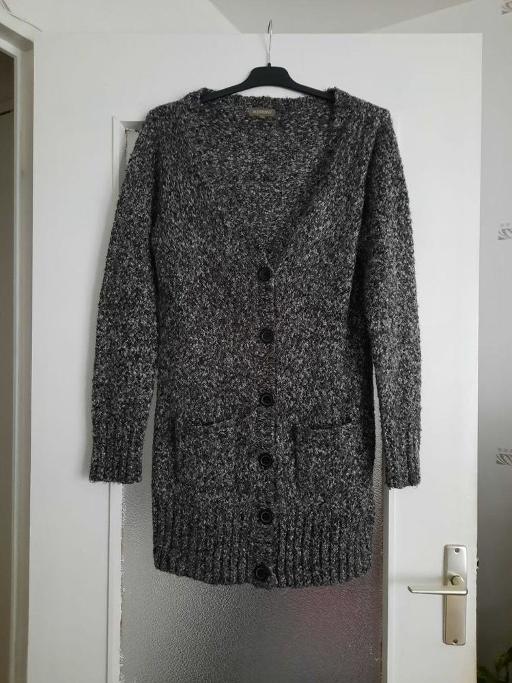 gilet gris mouchet&eacute; Vêtements