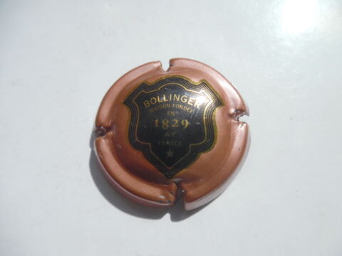 Champagne BOLLINGER  écusson contour or  1 Plivot (51)