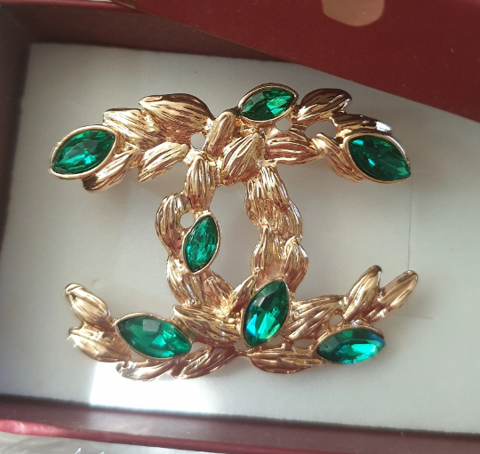 Bijoux en broche dore avec strass en crystal vert - tamponn 20 Mulhouse (68)