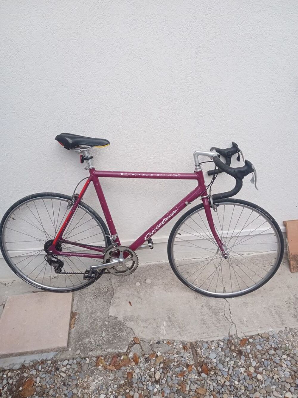 Diff&eacute;rents v&eacute;los Vélos