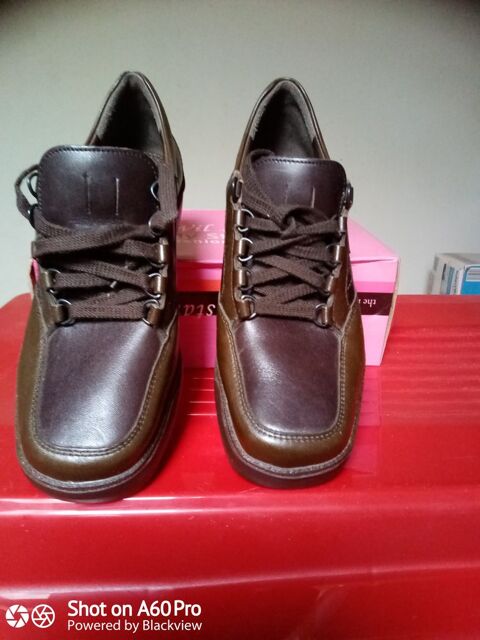 Mephistos neuves. En cuir Taille 37. Petit talon. 60 Thiel-sur-Acolin (03)