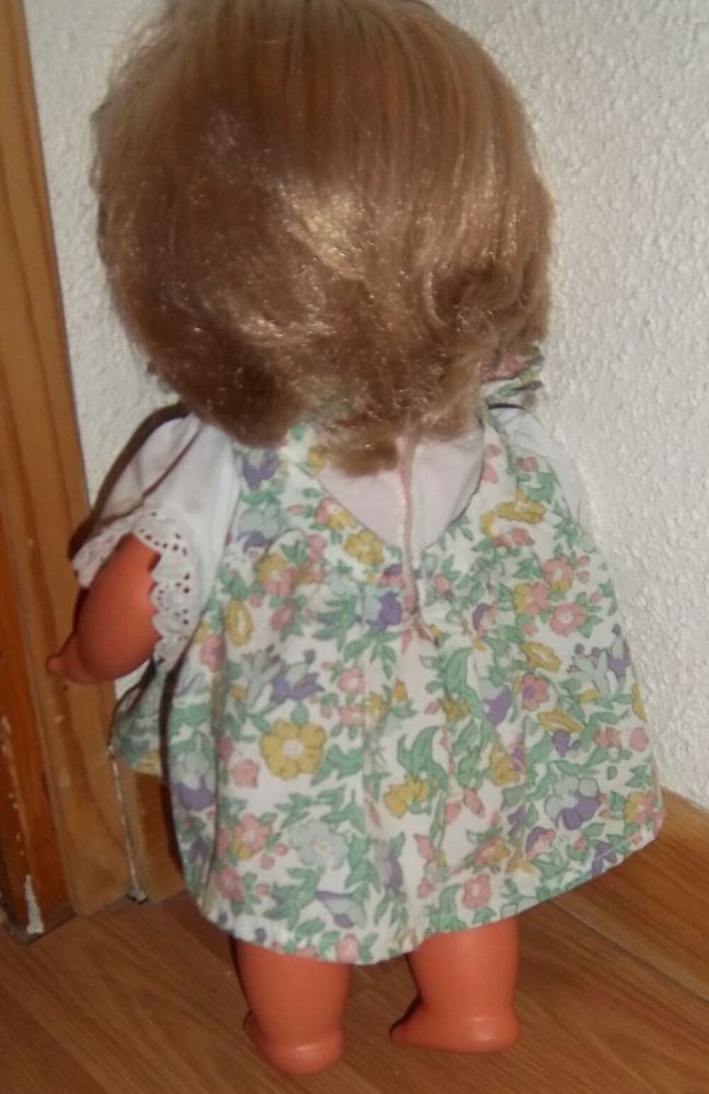 Robe poup&eacute;e imprim&eacute;e fleurs sur fond blanc Jeux / jouets