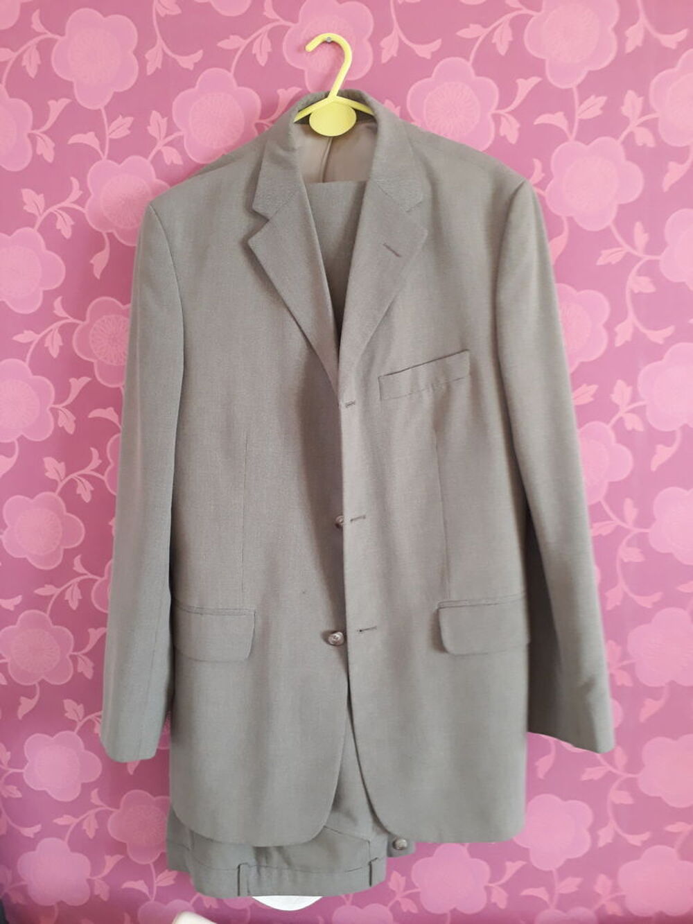 2 costumes Laurent CERRER et 1 Chemise Jules
1 costume Brice Vêtements