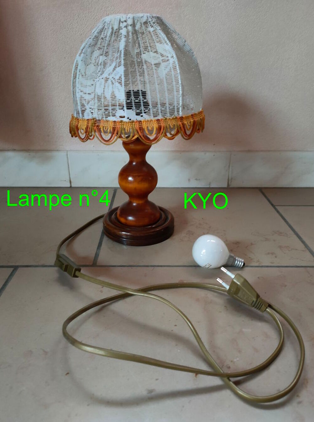Lampe chevet-nuit bois &agrave; poser, abat-jour rond blanc tissu Décoration