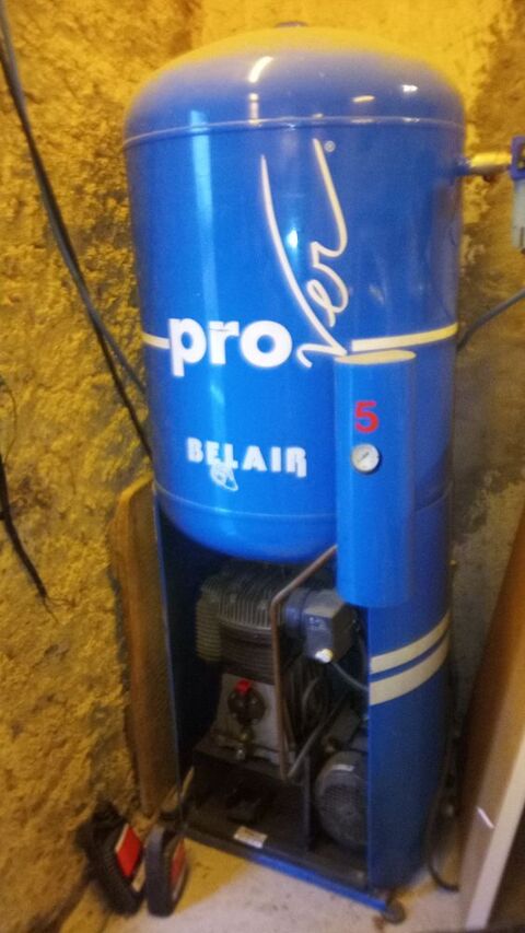 compresseur  pro moteur en 380 v parfait �tat 150 L 700 Le Puy-en-Velay (43)